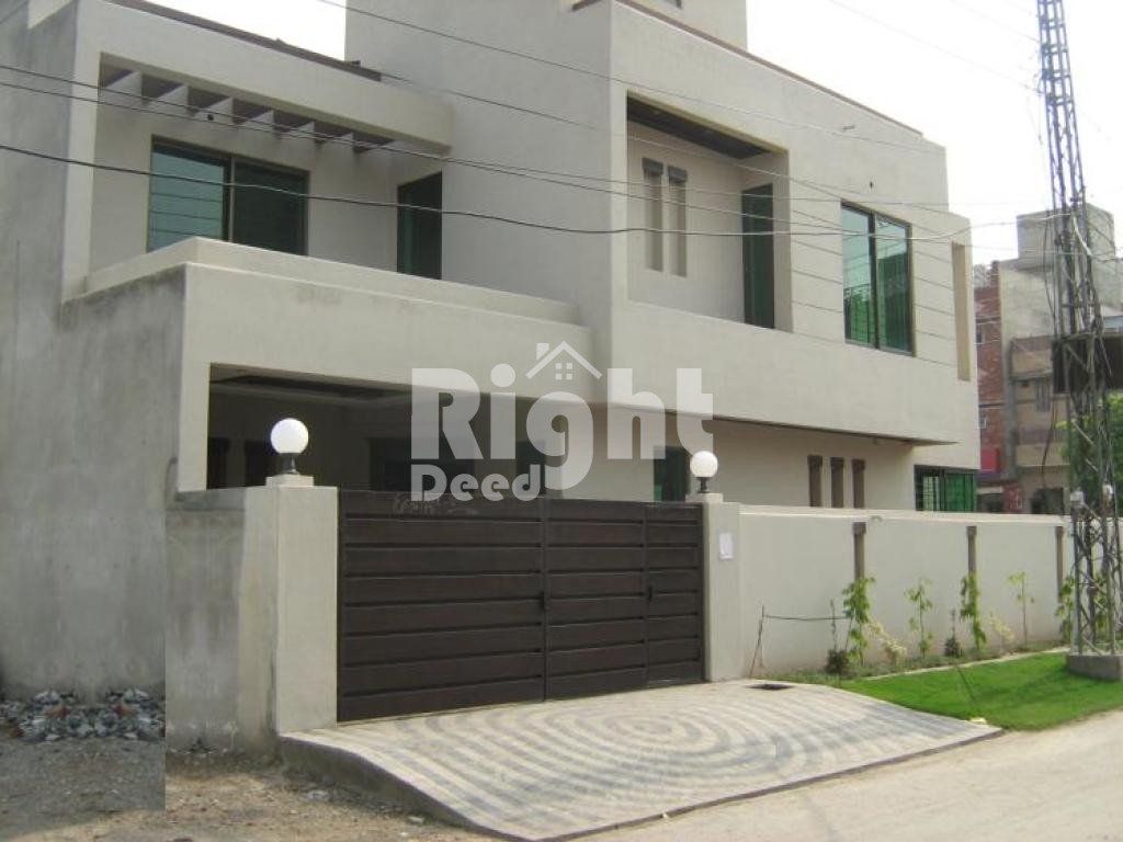 10 Marla house for sale model town 